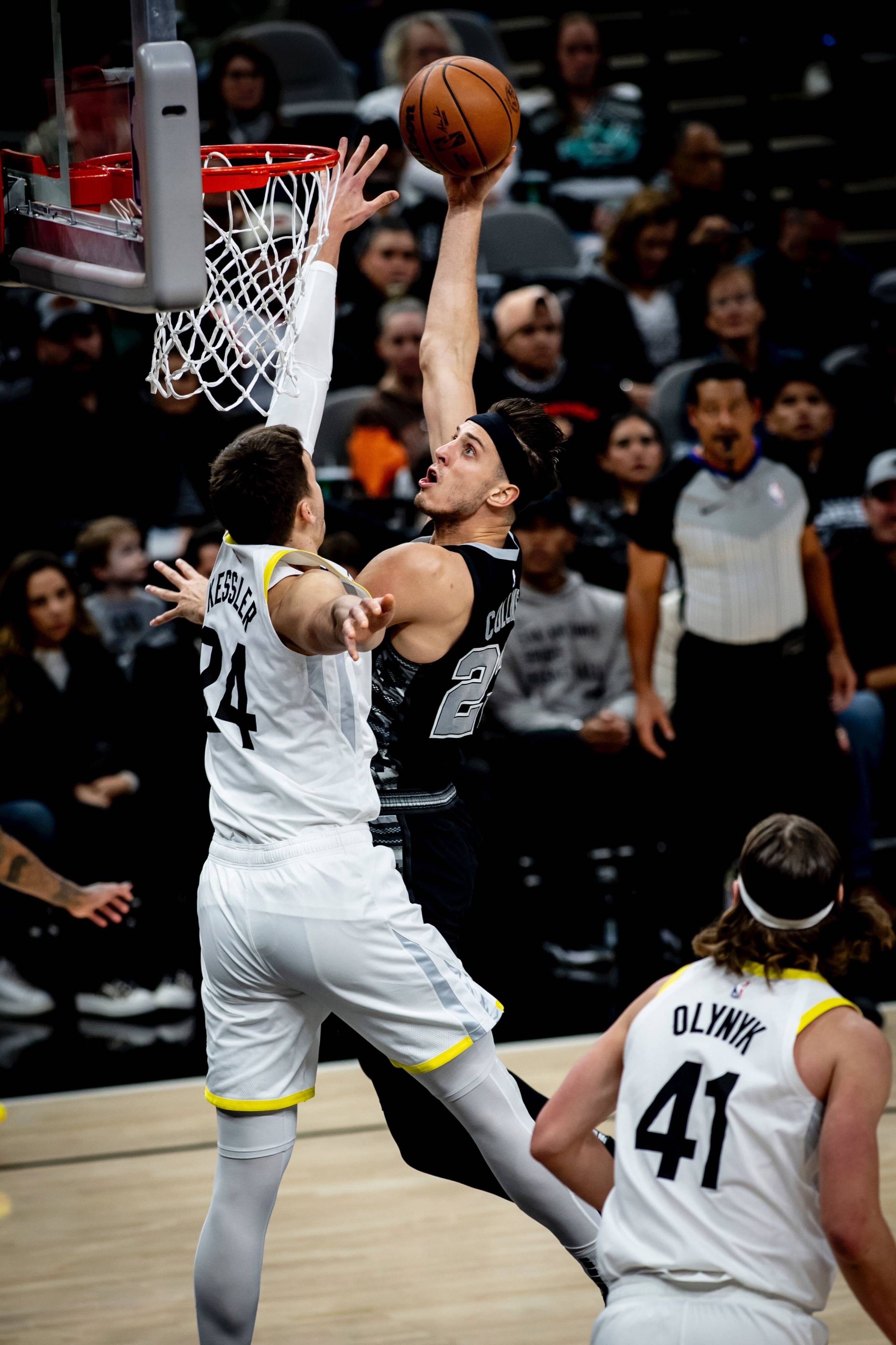 AYX SPORTS-穆雷在FPX比赛中逆转，精彩发挥引发热议！