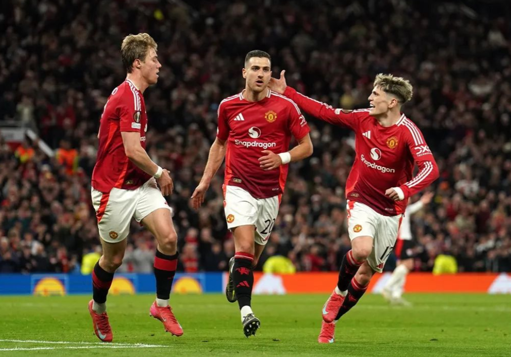 欧联杯决赛激情夜！斯瓦泰克里突外投，本菲卡横扫利物浦的简单介绍